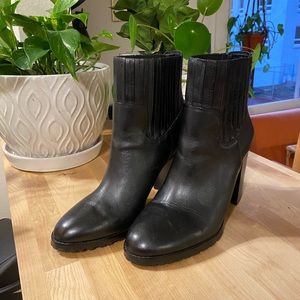 Black aerosoles heeled boots